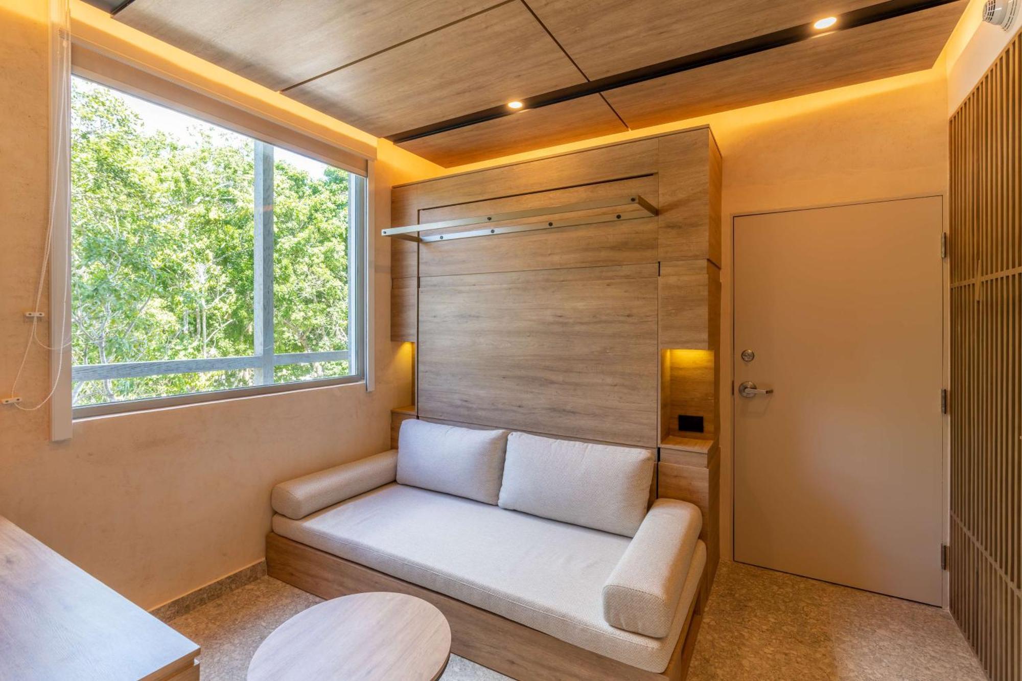 Quarto Flex com 1 Cama Queen-size de Parede e Acesso à Cobertura